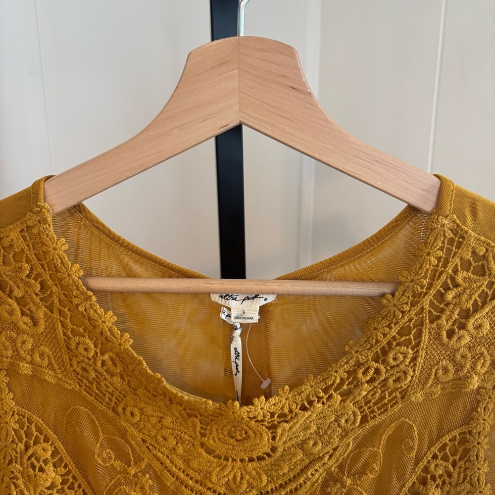 Ultra Pink Mustard Yellow Lace Yoke Bell Sleeve Blouse Top Women’s Small NWT